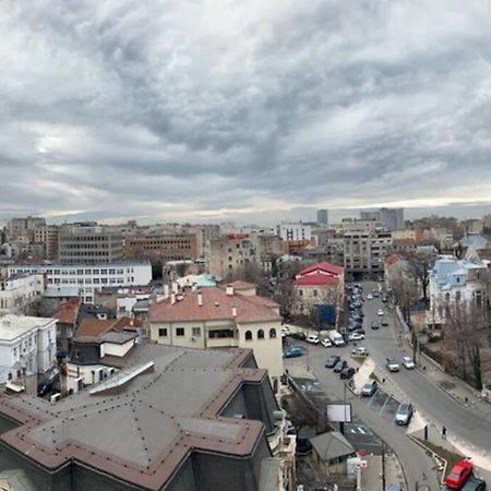 Appartamento Stunning Views - Top Location - Netflix + Balcony Bucarest Esterno foto