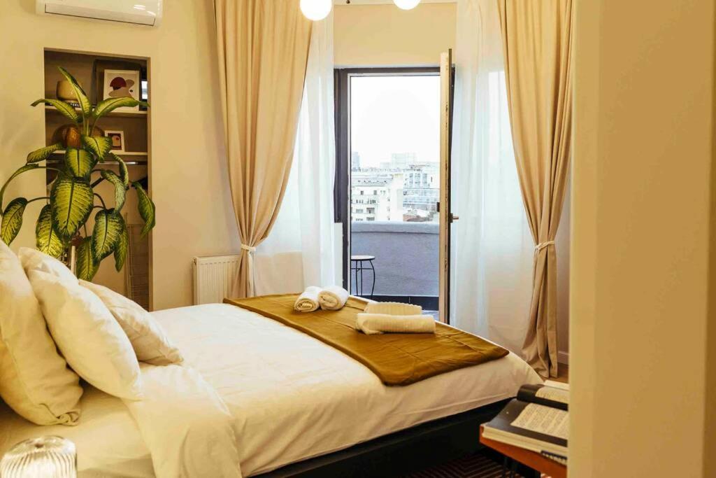 Stunning Views - Top Location - Netflix + Balcony Bucarest Esterno foto