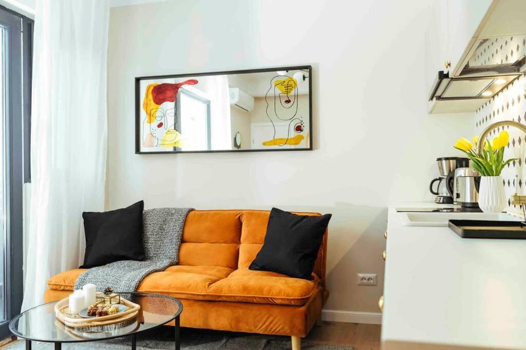Stunning Views - Top Location - Netflix + Balcony Bucarest Esterno foto