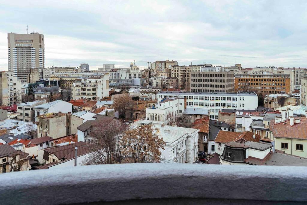 Appartamento Stunning Views - Top Location - Netflix + Balcony Bucarest Esterno foto