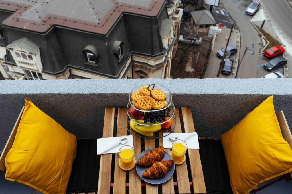Stunning Views - Top Location - Netflix + Balcony Bucarest Esterno foto