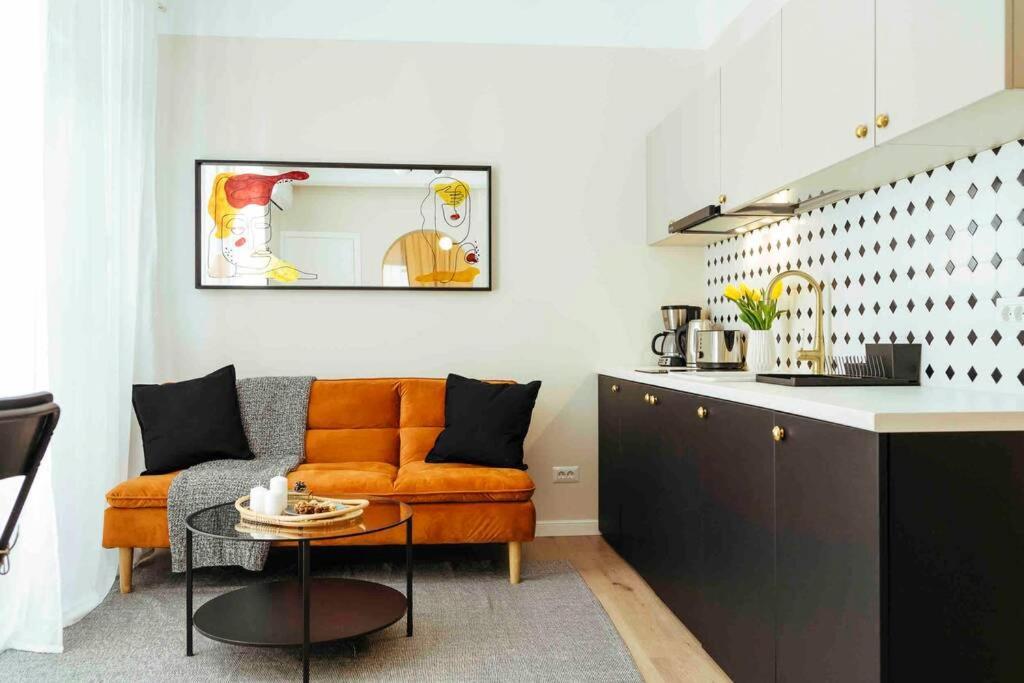 Stunning Views - Top Location - Netflix + Balcony Bucarest Esterno foto