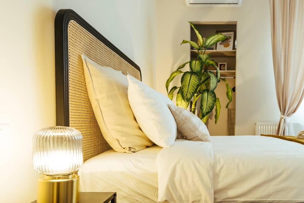 Stunning Views - Top Location - Netflix + Balcony Bucarest Esterno foto
