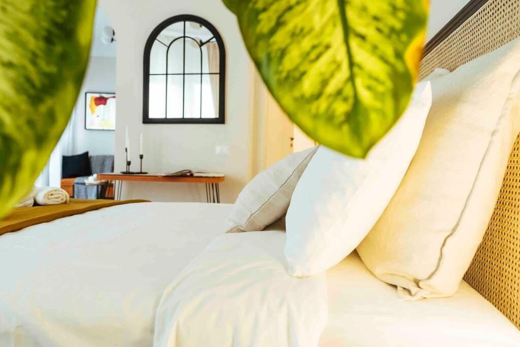 Stunning Views - Top Location - Netflix + Balcony Bucarest Esterno foto